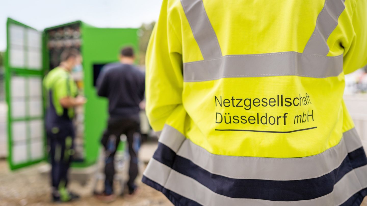 Ein Mitarbeitender der Netzgesellschaft Düsseldorf