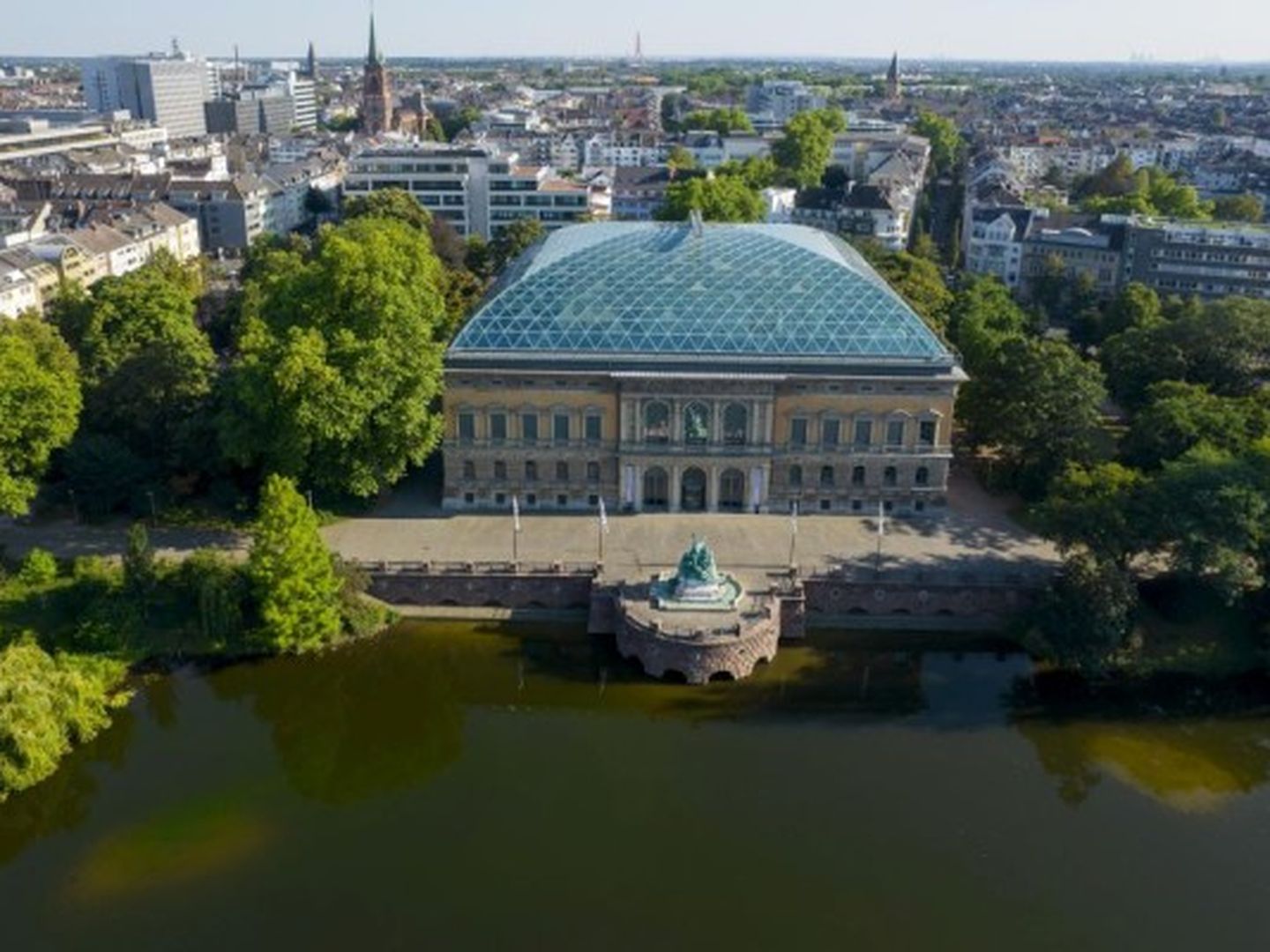 Das K21 in Düsseldorf von Oben. © imageBROKER/PeterFischer