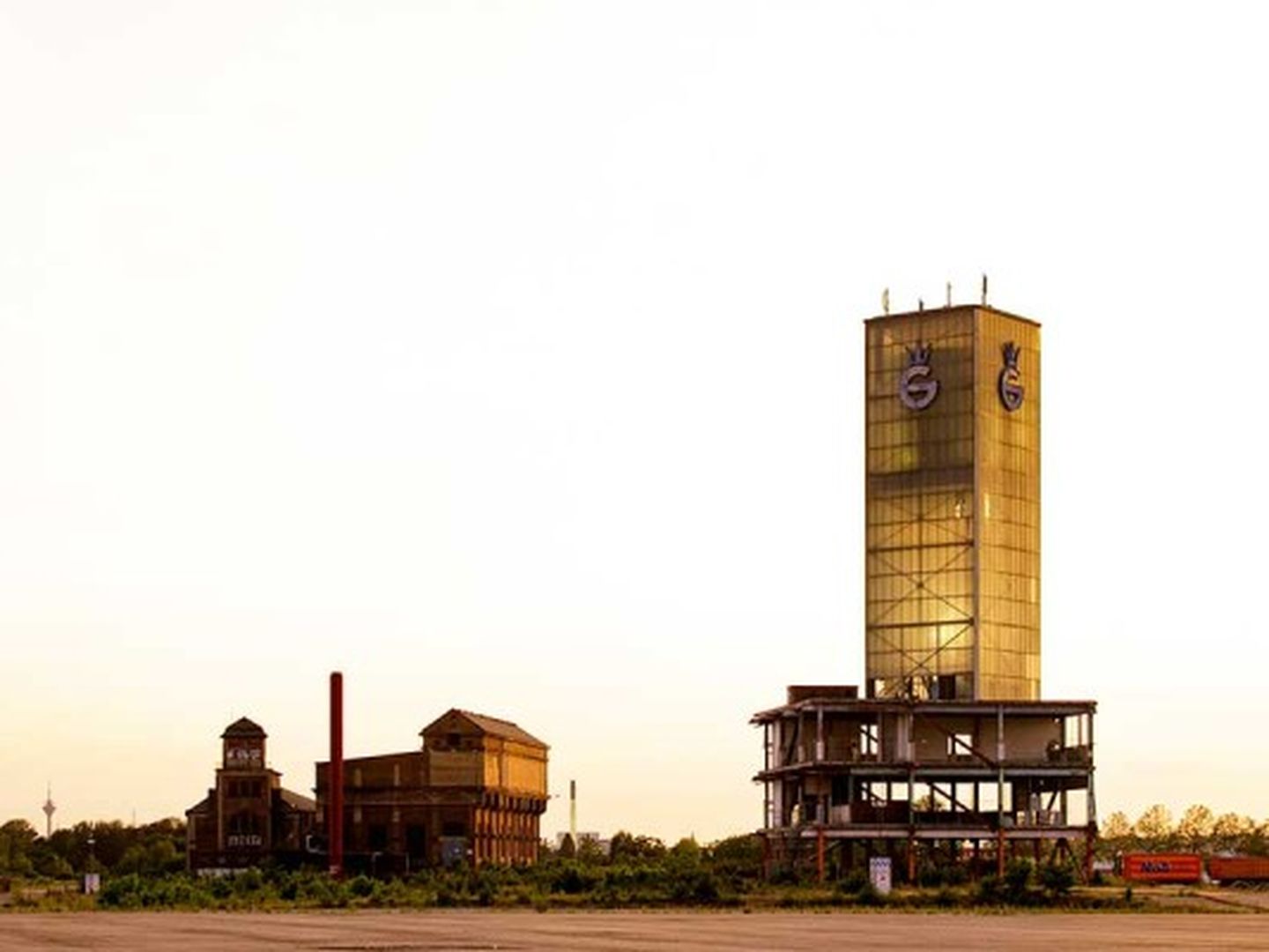 Gerrix Turm auf dem Gelände der ehemaligen "Gerresheimer Glashütte", heute geplantes Glasmacherviertel, ehemaliges Wahrzeichen der Glashütte seit 1955