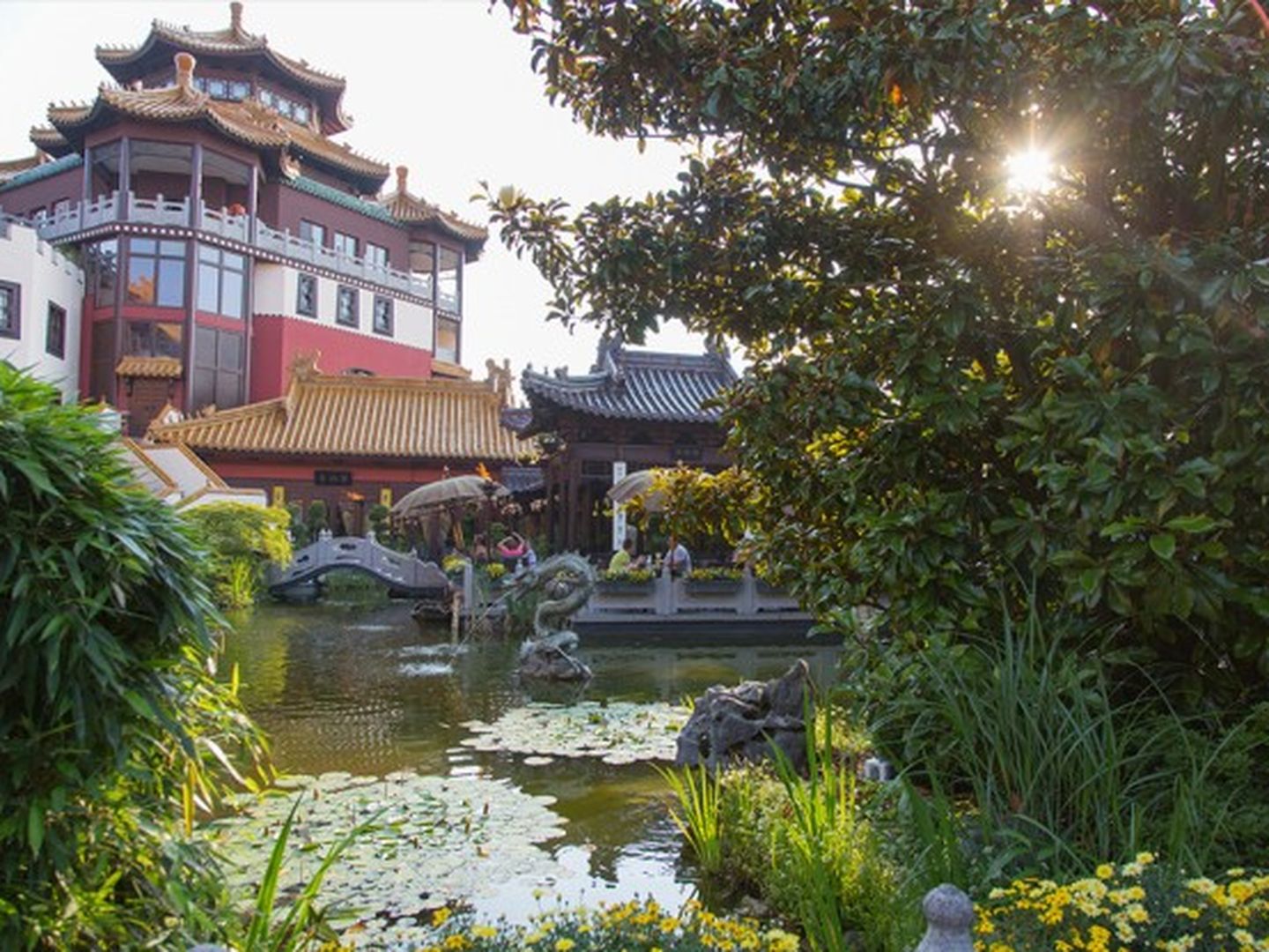 In China Town stammt sogar das Baumaterial für die Gebäude aus dem Reich der Mitte. (Quelle: Phantasialand)