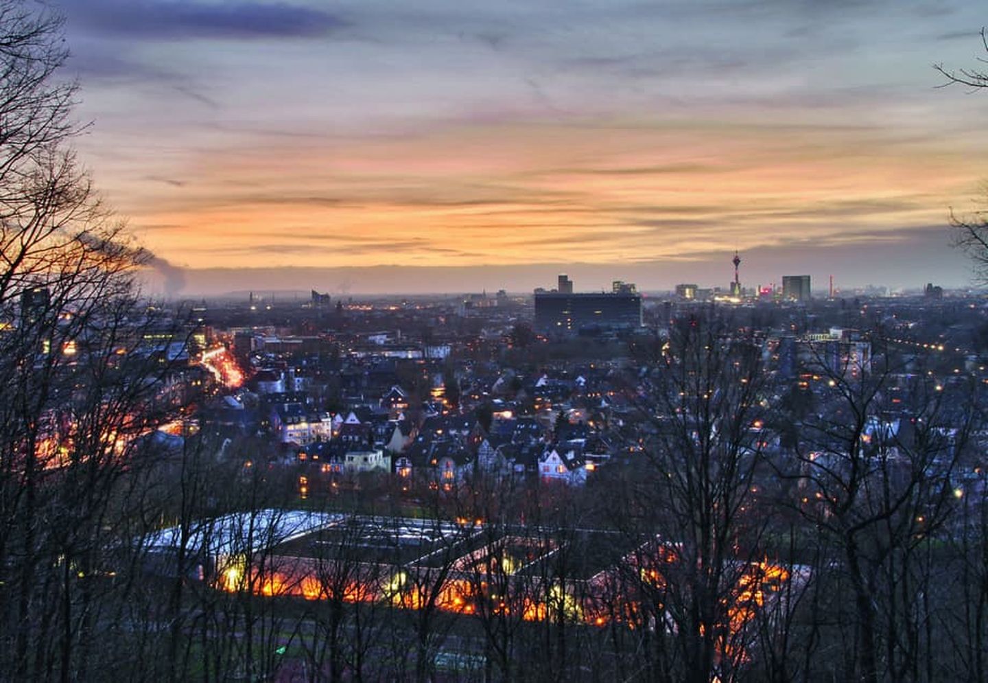 Blick auf den Stadtteil Grafenberg bei Sonnenuntergang © Stadtwerke Düsseldorf