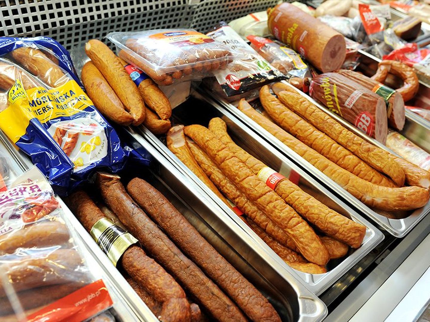In Polen wird gern Wurst gegessen. Daher findet die sich auch in vielen landestypischen Gerichten wieder. Wer diese gerne nachkochen möchte, findet im nasz klep in Düsseldorf die richtigen Zutaten.