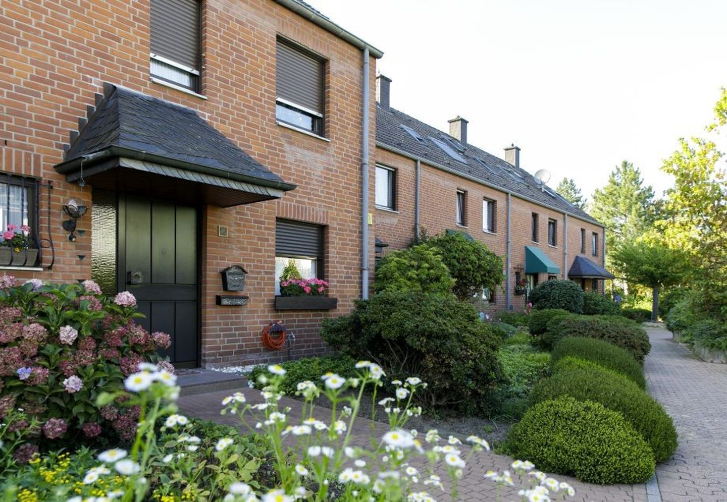 Eine Häuserreihe in Düsseldorf-Hellerhof.