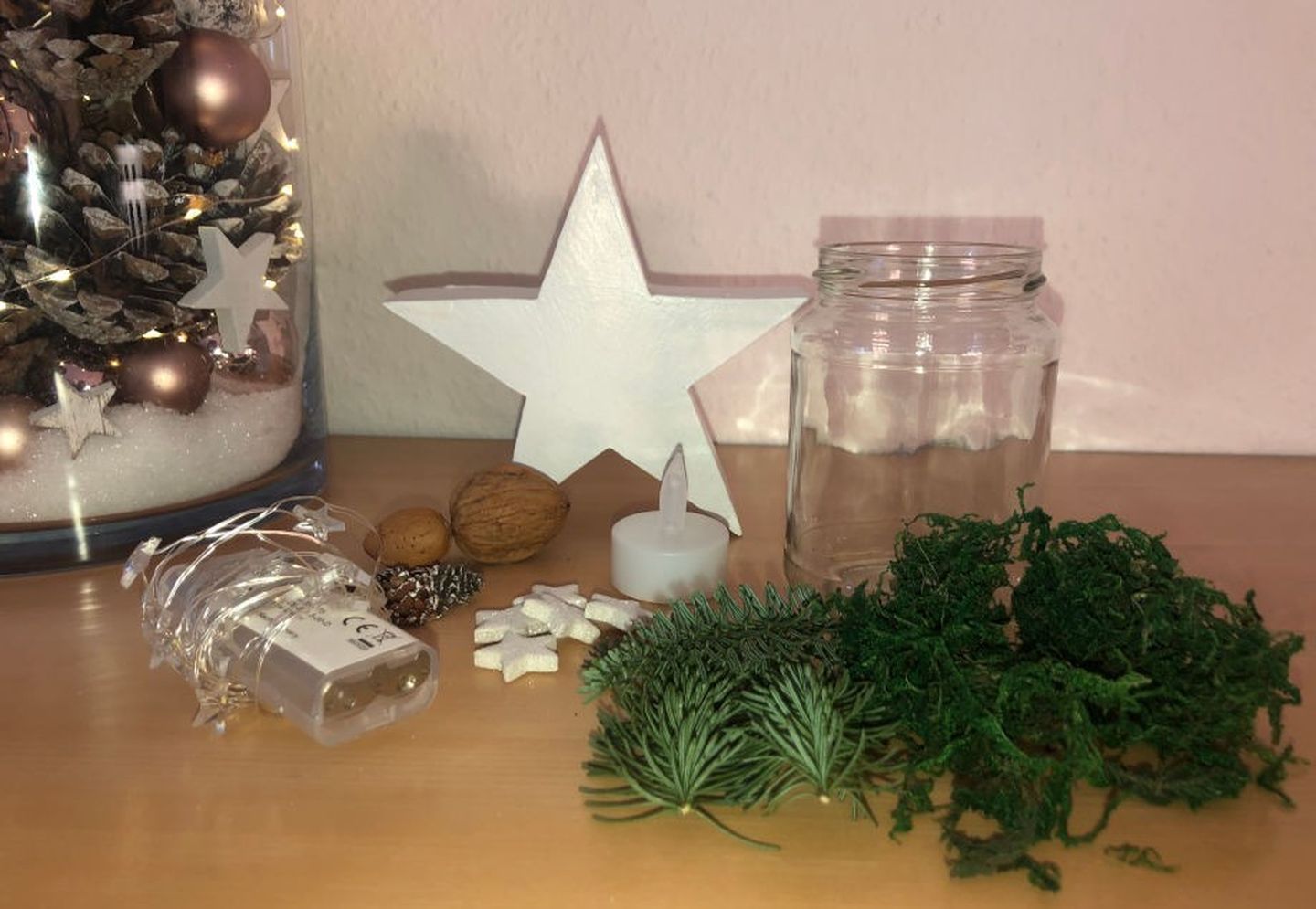 Material für das weihnachtliche Teelicht im Glas