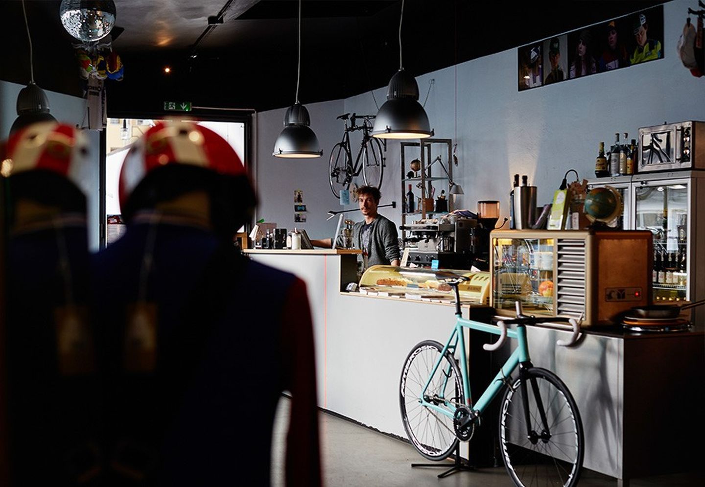 Für die Crew der „Schicken Mütze“ sind Läden Orte der Kommunikation. Da gehört ein Café einfach dazu.