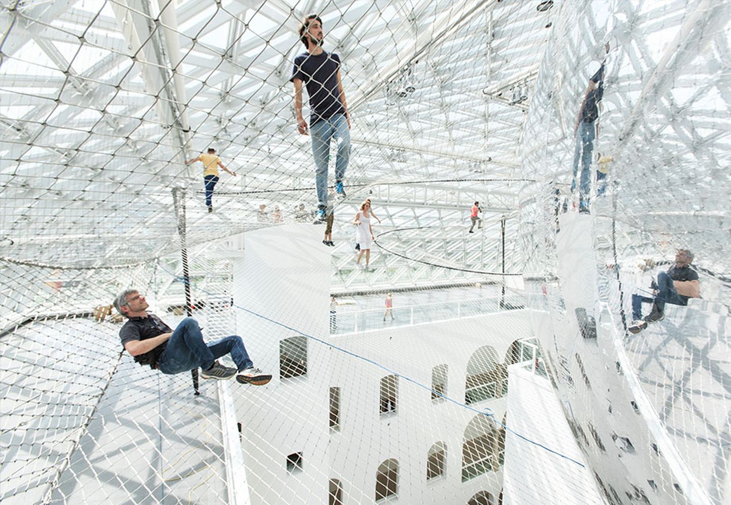 Tomás Saraceno - in orbit, Installationsansicht K21 Ständehaus
