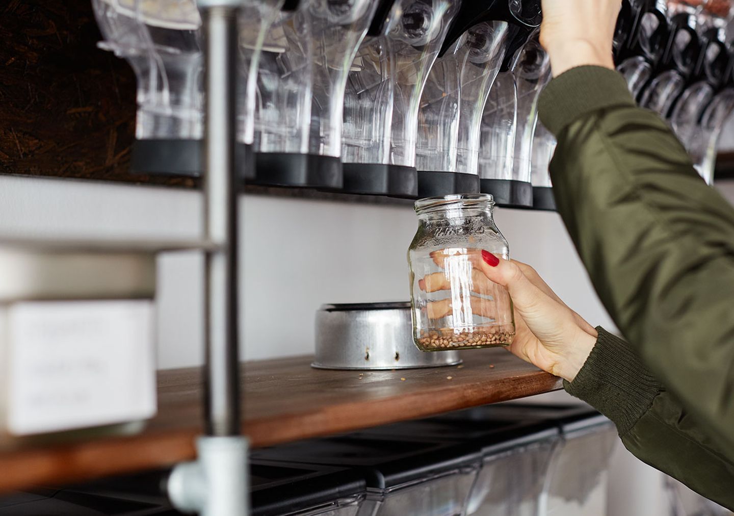 Immer mehr Menschen werden sich der massiven Umweltbelastungen durch Plastik bewusst und versuchen, weitestgehend ohne Plastik auszukommen.
