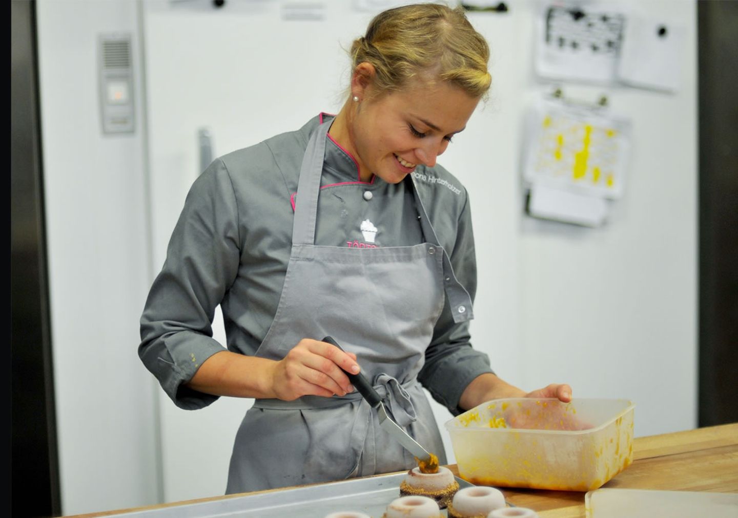 Bei „Törtchen Törtchen“ in Köln entstehen aus Liebe, Handwerk und guten Zutaten einzigartige Kreationen.