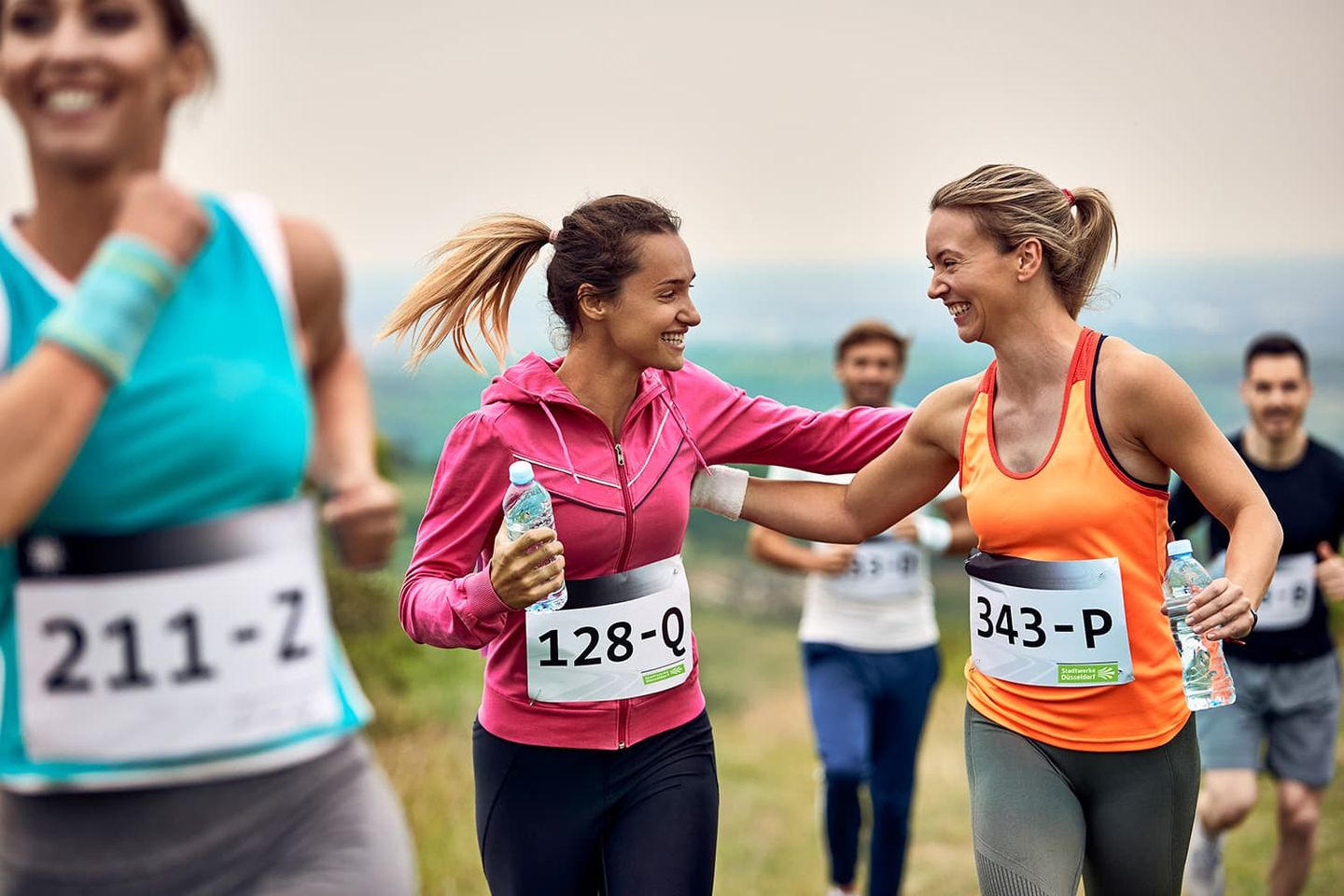 Zwei Läuferinnen bei einem Lauf der Stadtwerke Düsseldorf