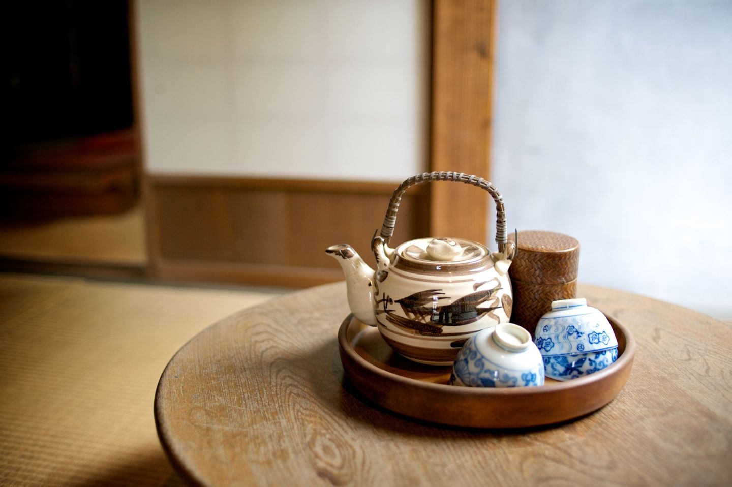 Japanischer Teeservice © Ayako Tamura / Moment via Getty Images