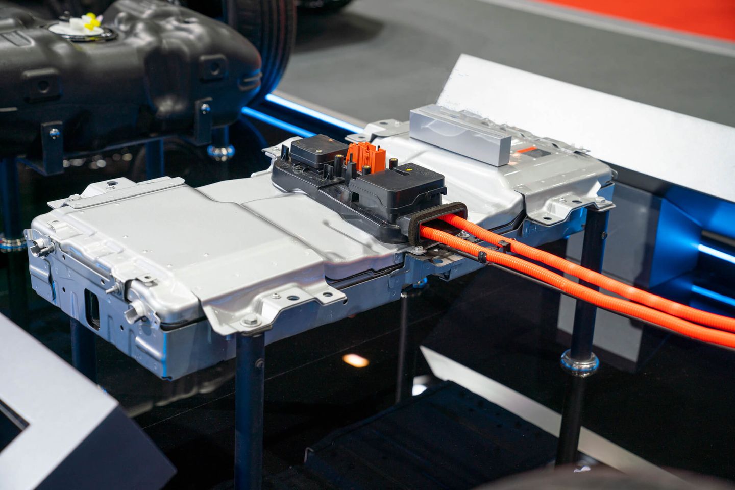 Eine ausgebaute Autobatterie eines Elektrofahrzeugs. © Witthaya Prasongsin / Moment via Getty Images © Witthaya Prasongsin / Moment via Getty Images