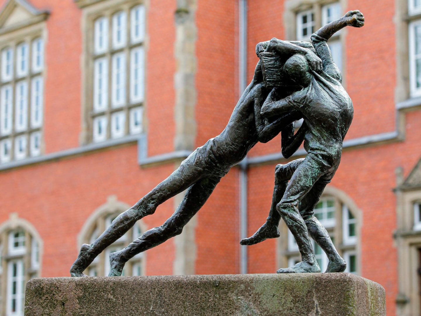 Statue vor dem Bezirksrathaus Eller © Stadtwerke Düsseldorf