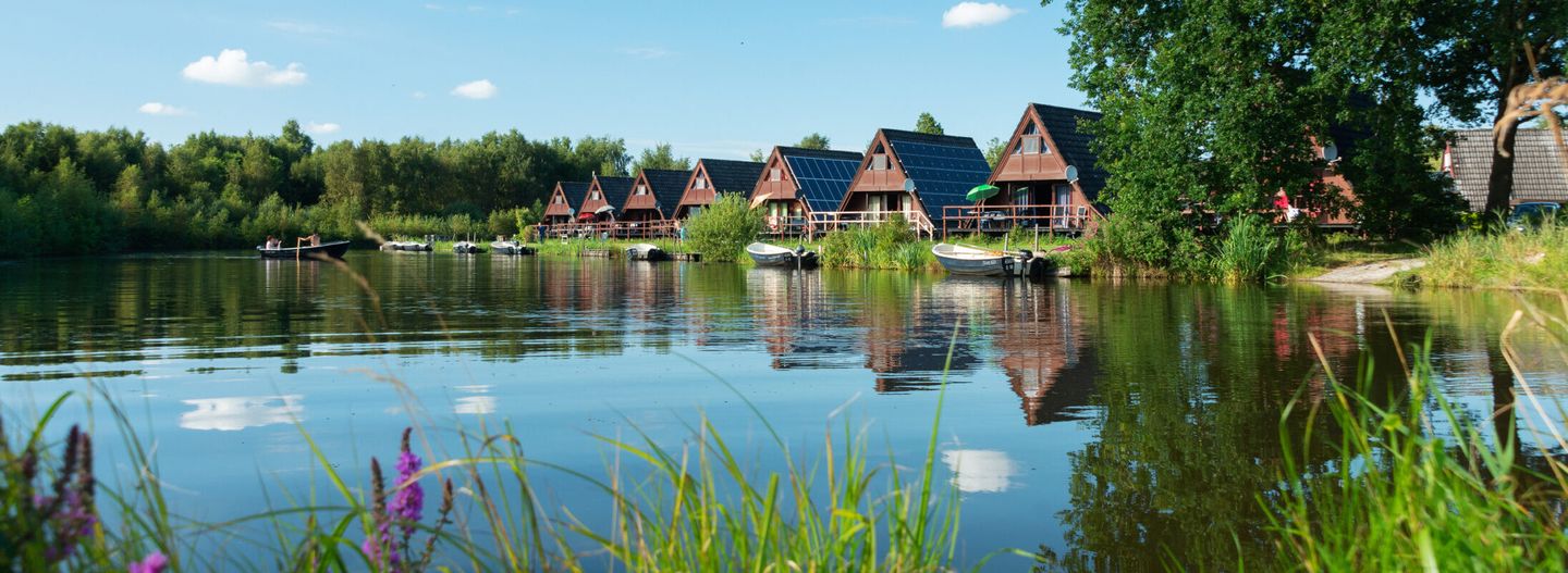 Ferienhäuser am See in Ostfriesland
