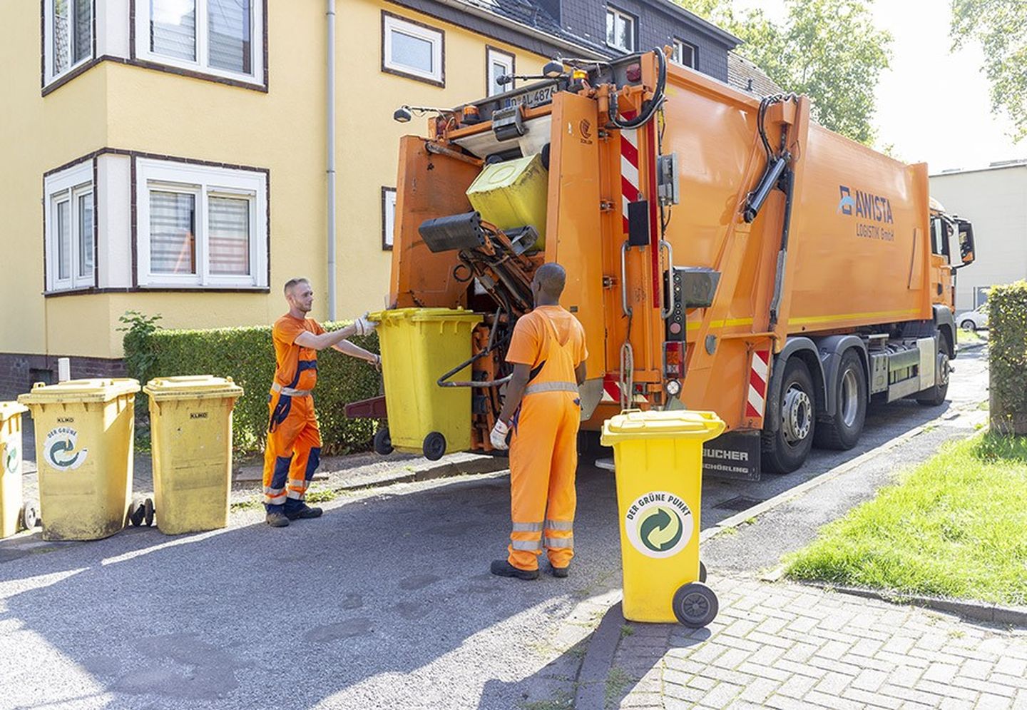 Müllfahrzeug der AWISTA
