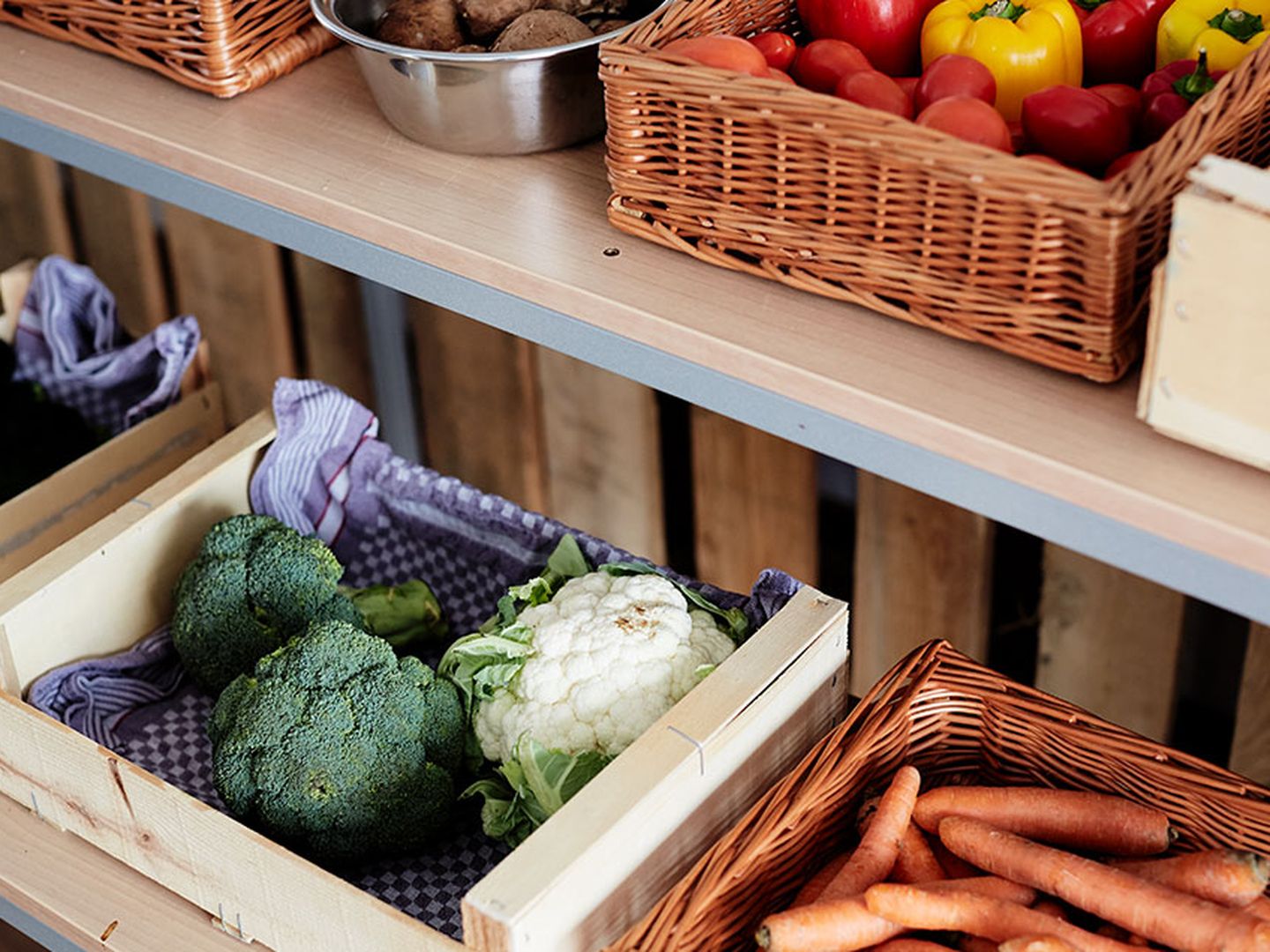 Obst und Gemüse verfügen meistens schon über eine eigene, natürliche Verpackung. Dazu braucht es kein unnötiges Plastik. Probieren Sie es aus. 
