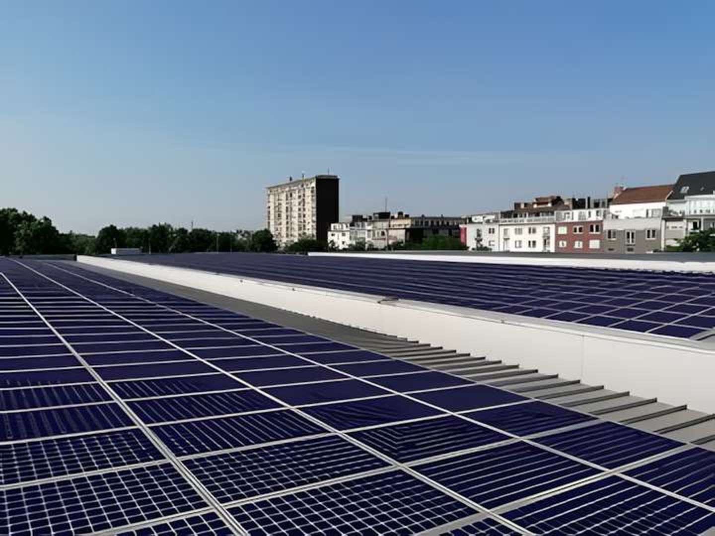 Visualisierung einer PV-Anlage auf dem Dach des Eisstadions an der Brehmstraße in Düsseldorf