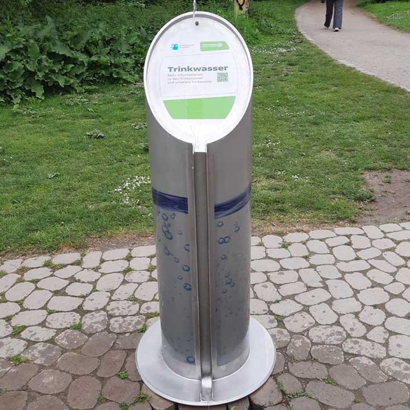 Trinkwasserbrunnen der Stadtwerke Düsseldorf am Volksgarten (Zeitfeld)